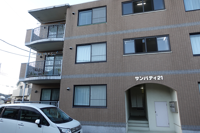 伊豆の国市田京にあるアパート2LDKの建物外観