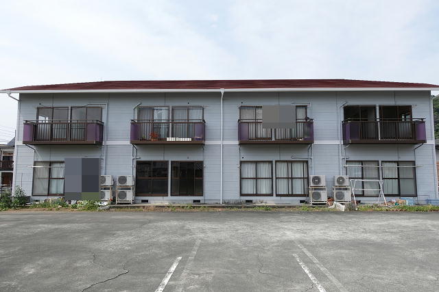 伊豆の国市三福にあるアパート2LDKの建物外観写真